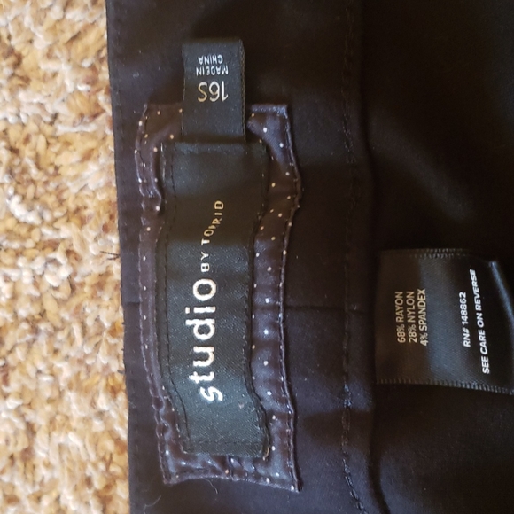 EUC Torrid Black Dress Pants Size 16 Short - Picture 2 of 2